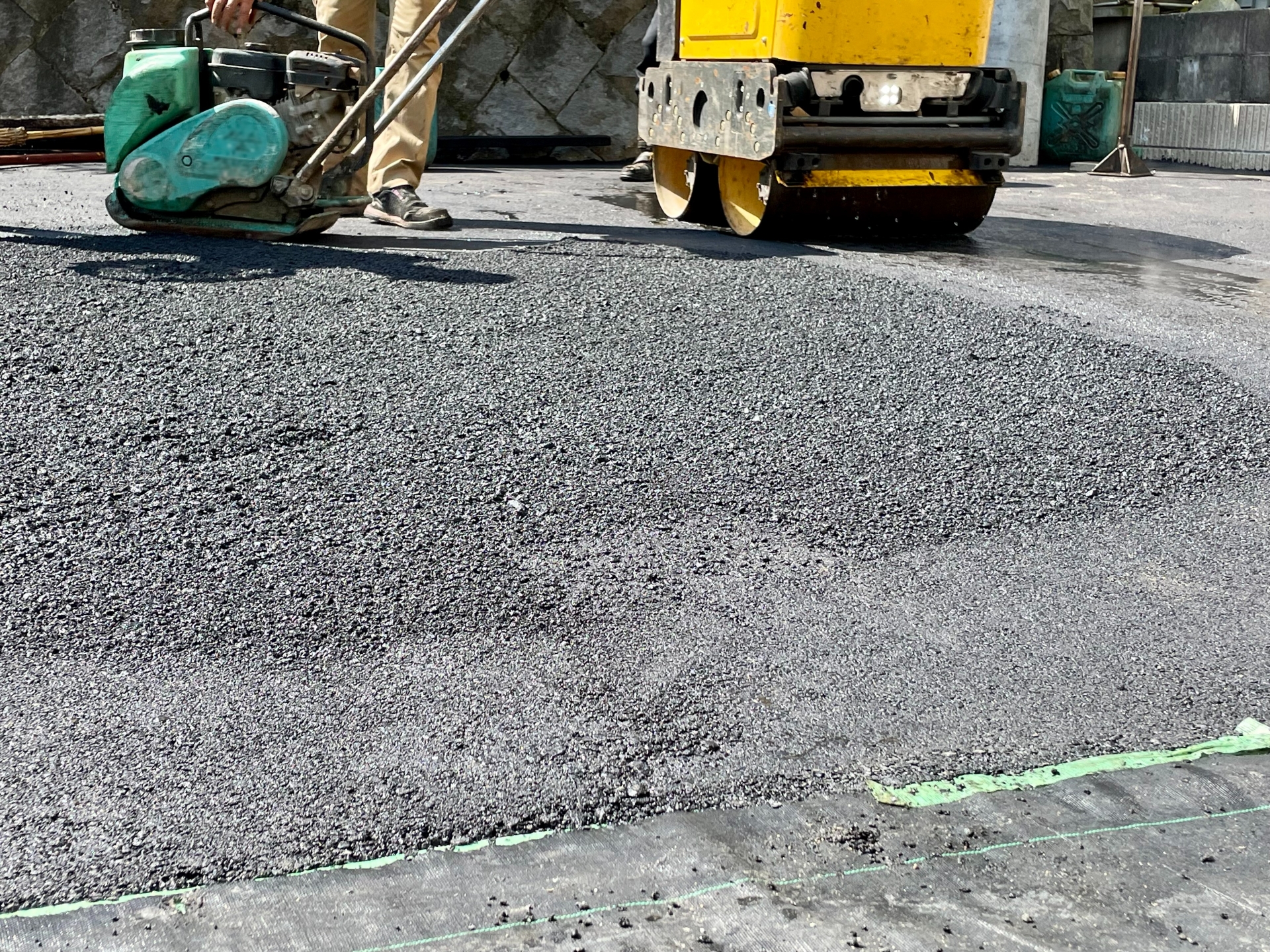 解体後の土地はどうする？佐賀市で人気のアスファルト舗装活用法