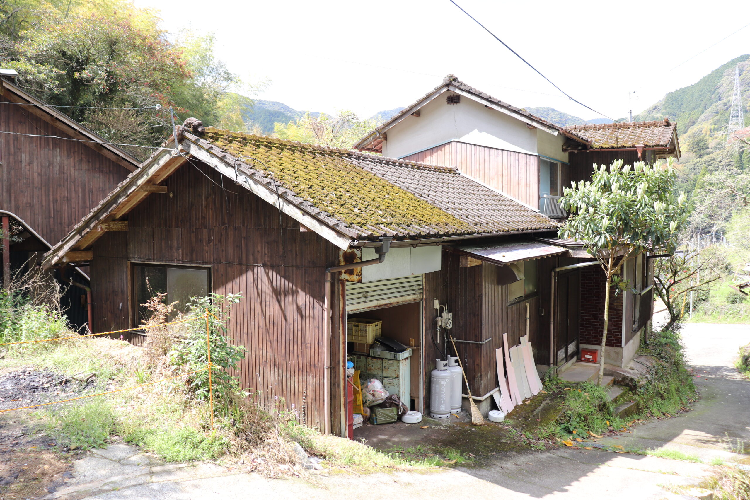 佐賀市の解体工事・解体業者なら創業24年の井手解体実業 | 【佐賀市で遠方にある実家の解体をスムーズに進めるコツと業者選びのポイント✨】