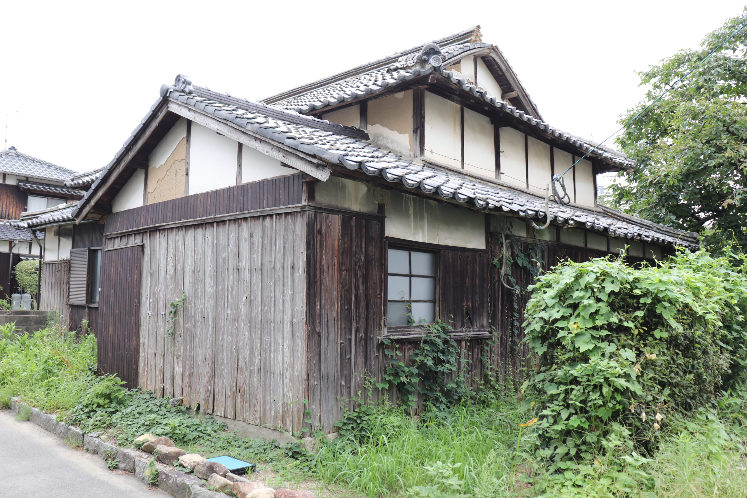 佐賀市の解体工事・解体業者なら創業24年の井手解体実業 | 【名義変更前の解体工事はどうする？佐賀市でスムーズに進める注意点と対処法】✨